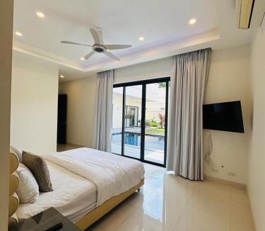 Nong Prue Villa | Luxury Pool Villa Steps Away from Mabprachan Lake