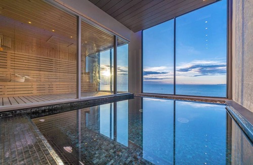 Pratumnak Hill Condo | Luxury Sea View - High Floor