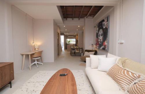 Bangkok Central Business District House | Mali Townhome near BTS Asok & Terminal 21