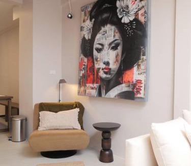 Bangkok Central Business District House | Mali Townhome near BTS Asok & Terminal 21