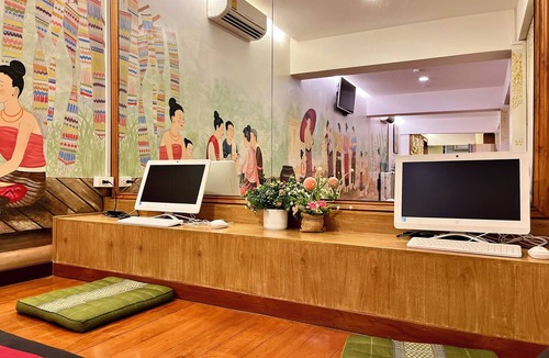 Lat Krabang Hostel | Mariya Lady Hostel At Suvarnabhumi Airport - Female Only
