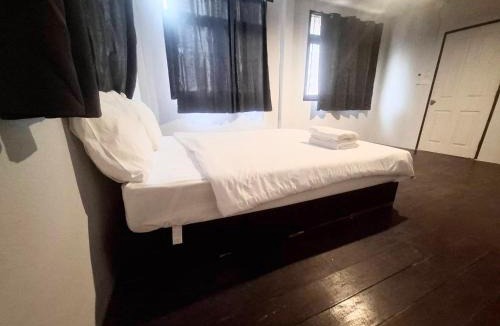 Wat Bowon Niwet Hostel | Mitr Inn Khaosan Road - มิตร อินน์ ถนนข้าวสาร