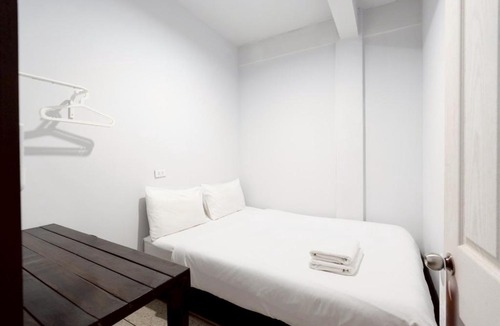 Wat Bowon Niwet Apartment | Mitr inn Khaosan tanow road