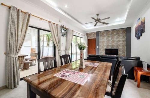 Pratumnak Hill Villa | MM Pool Villa