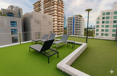 Bangkok Central Business District Apartment | Modern 2BR Retreat @ Sukhumvit near Asoke BTS