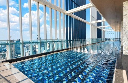 Khlong Tan Condo | Modern Studio/Fast WiFi + Pool + Shuttle/Monthly Stay