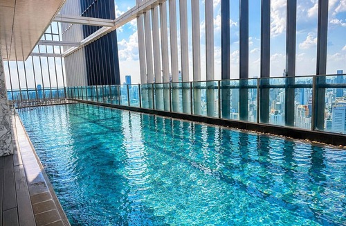 Khlong Tan Condo | Modern Studio/Fast WiFi + Pool + Shuttle/Monthly Stay