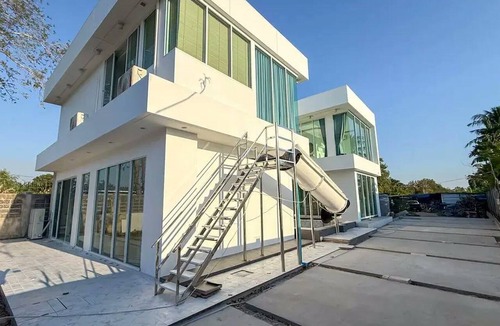 Na Chom Thian House | Na Jomtien 6BR Pool Villa · Karaoke & Games