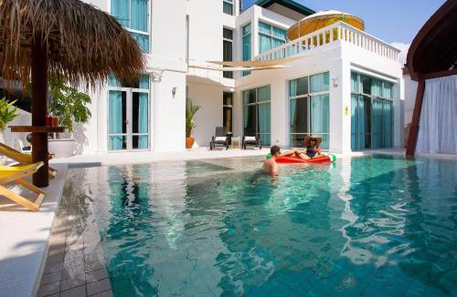 Na Chom Thian Villa | Nagawari Art Maldives BBQ Pattaya Villa