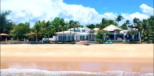Chakphong Villa | Natural Villas Samet View Beachfront Private Pool 4BR
