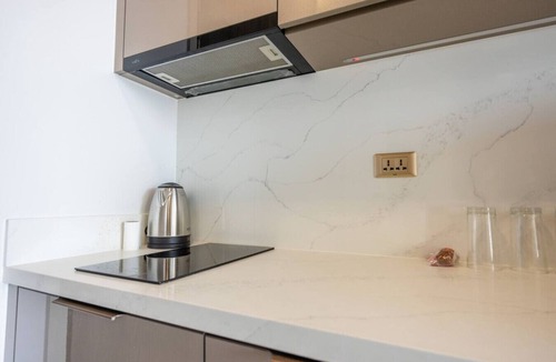 Rama 9 Apartment | Near RCA Nightlife District, with Gym, Pool & Game Room 5m walk to MRT