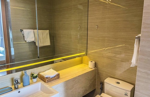 Asoke Apartment | One-bedroom modern apartment with the infinity pool in the heart of Bangkok