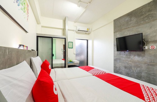 Wat Ket Hotel | OYO 412 7 Days Hotel