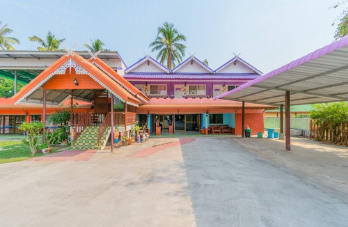Phetchaburi Hotel | OYO 712 Baandin Resort