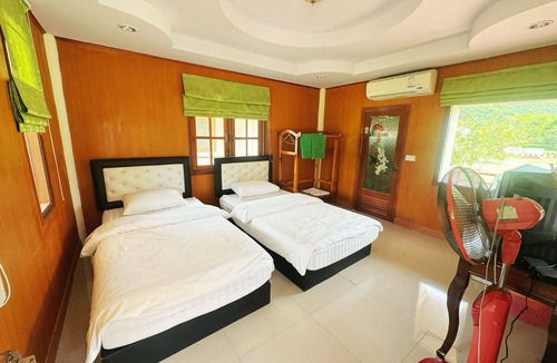 Nakhon Nayok Hotel | OYO 75497 Uncle Odd Talay View Resort
