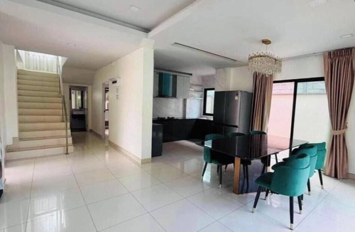 Huai Yai House | Paradise Away From Home | Elegant Lakeview Villa with Pool in Central Pattaya