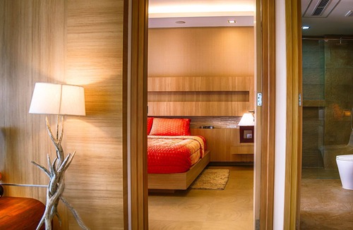 Bang Lamung Apartment | Paradise Ocean View Beach Front Condominium In Pattaya