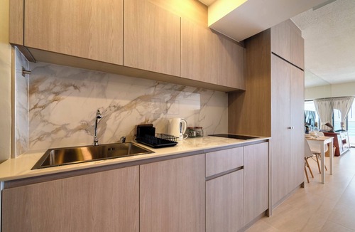 Pattaya Condo | Pattaya Golden Sunsets: Beach, Pool, Balcony, Gym