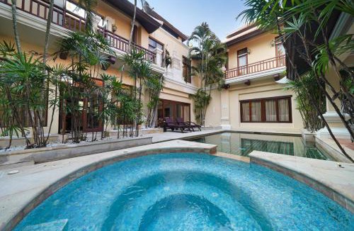 Na Chom Thian Villa | Pattaya Luxurious Gentlemans Club Pool Villa