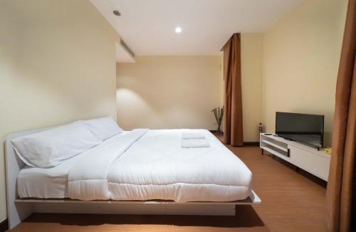 Na Chom Thian Villa | Pattaya Luxurious Gentlemans Club Pool Villa