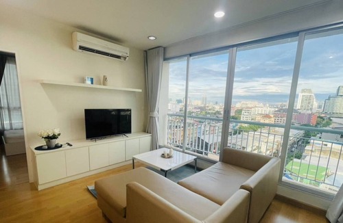 Phaya Thai Condo | Peaceful stay, 1 BTS stop to Ari + Workspace