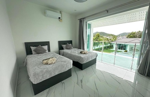 Hin Lek Fai Villa | Pet Friendly Spacious 7 Bedroom Pool Villa