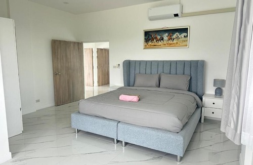 Hin Lek Fai Villa | Pet Friendly Spacious 7 Bedroom Pool Villa