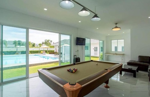 Hin Lek Fai Villa | Pet Friendly Spacious 7 Bedroom Pool Villa