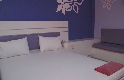 Tha Thaewawong Hotel | Picnic Sriracha Hotel