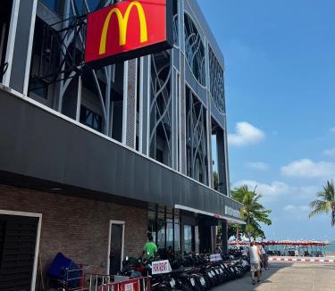 Pattaya Bay Hotel | PJ Hostel & Bar