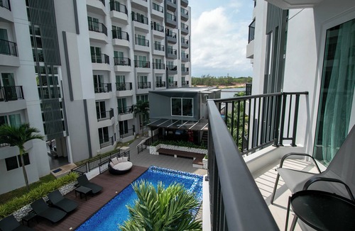 Rayong Condo | Pool view balcony 1 bdrm, modern style w Wi-Fi and AC near the beach