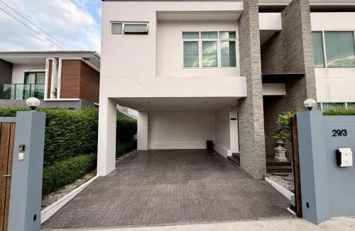 Phlabphla Villa | Pool Villa Ramkhamhaeng 9