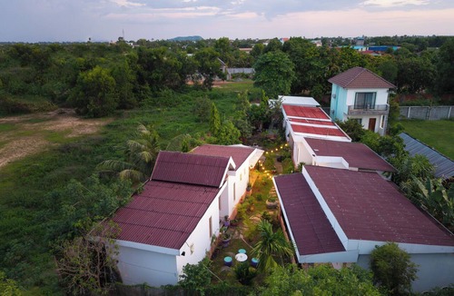 Siem Reap House | Private 4BR Lodge, Kitchen & BBQ, 2 km from Pub Street
