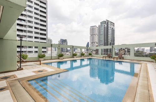 Bangkok Central Business District Apartment | Quiet resident in town. Supermarket N the malls just next door.