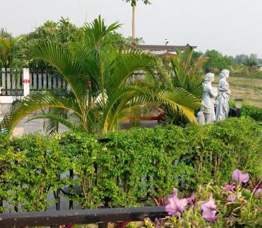 Khun Han Hotel | Raeya Garden Homestay
