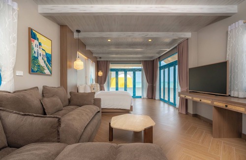 Bang Sare Bed & Breakfast | Sea of Love Suite Cafe Pattaya