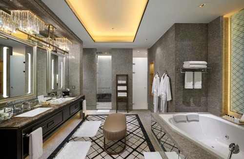 Bangkok Central Business District Hotel | Sheraton Grande Sukhumvit, a Luxury Collection Hotel, Bangkok