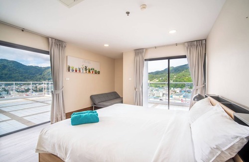 Patong Apartment | Spacious 4-bedroom apartment in fabulous Tambon Patong with AC