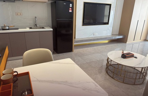Ruessei Kaev Apartment | Spacious Riverview Studio at Wealth Mansion w/Infinity Pool