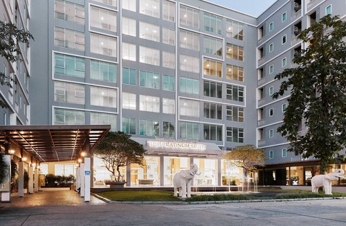 Suan Luang House | Superior Double Escape | Elegant Comfort & Ease