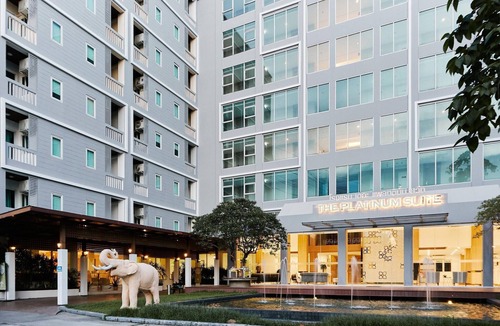 Suan Luang House | Superior Double Escape | Elegant Comfort & Ease