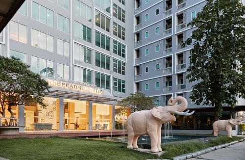 Suan Luang House | Superior Double Escape | Elegant Comfort & Ease