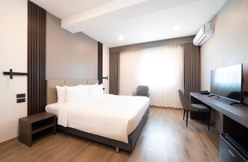 Suan Luang Hotel | SureStay Plus by Best Western Ramkhamhaeng Airport Rail Link Bangkok