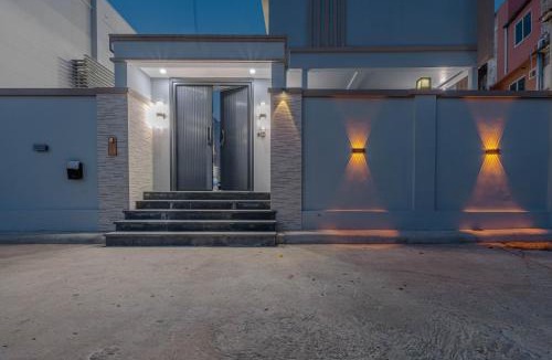 Na Kluea Villa | T M L-Luxury 4 bedrooms Pool Villa with Private KTV & 4 Min Walk to Jomtien Beach