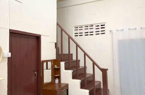 Talat Phlu House | Thai Local Home Near BTS Talat Phlu&Market
