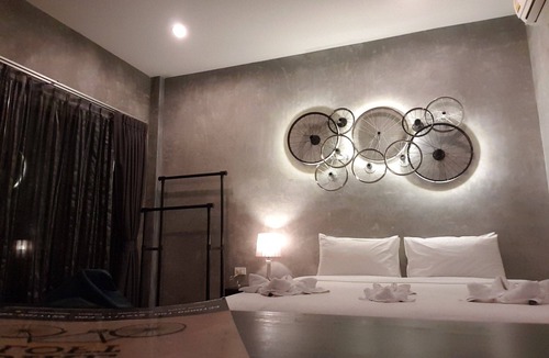 Hin Lek Fai Hotel | The Bike Loft Family Hostel