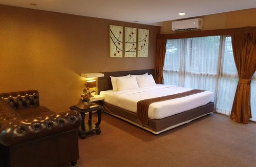 Sukhumvit Hotel | The Green Bells