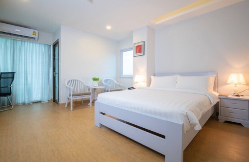 Huai Khwang Hotel | The Kinn