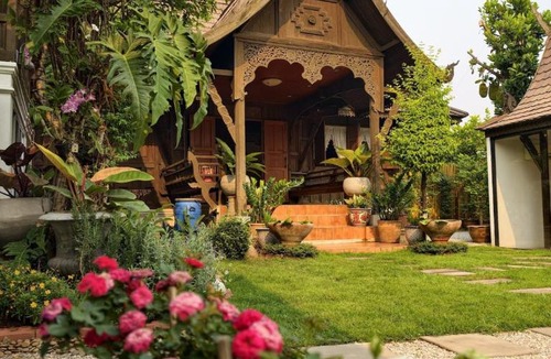 Lampang Bed & Breakfast | The Niceprirom Lace House