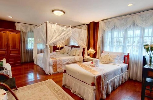 Lampang Bed & Breakfast | The Niceprirom Lace House